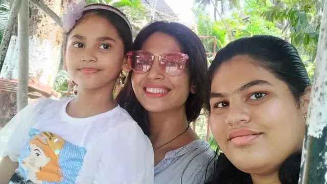 माधूरी चव्हाण आणि त्यांच्या दोन मुली