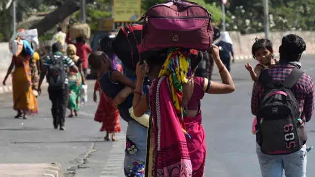 ভারতের লকডাউনে দরিদ্র জনগোষ্ঠী ক্ষতিগ্রস্ত হয়েছে।