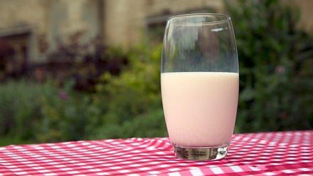全脂牛奶營養豐富，可以保護心臟。