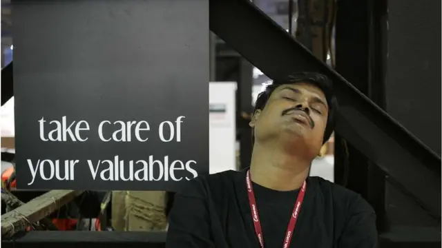 నిద్రపోతున్న శివాజీ వాగ్మరే