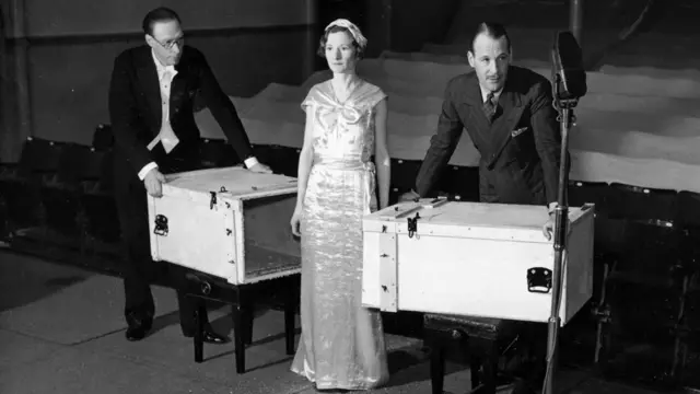 Фокус з розпилюванням людини