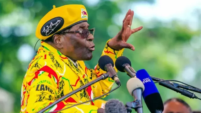 Bwana Mugabe agabisha ko agiye guhiga abo bose bipfuza kumukura bari mu mugambwe