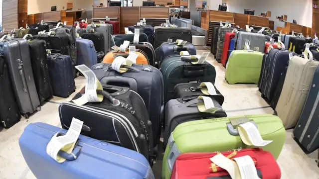 বিদেশ থেকে শুল্কমুক্তভাবে কী ধরণের জিনিস বাংলাদেশে আনা যায় এবং কোন জিনিসের জন্য শুল্ক প্রয়োজন, তা জানেন না অনেকেই