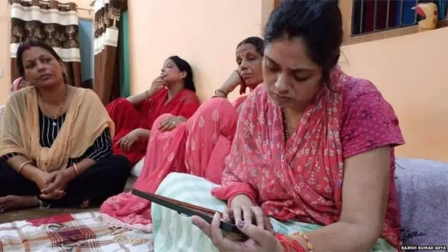 अनिशचं कुटुंबीय