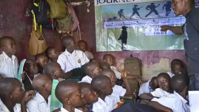 Les garçons apprennent le respect et le consentement