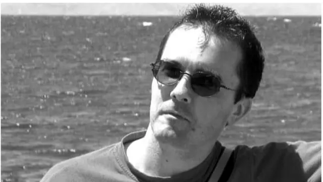 ساموئل پتی معلم ۴۷ ساله تاریخ و جغرافی درس می‌داد. او به تازگی کلاسی را با موضوع آزادی بیان شروع کرده بود