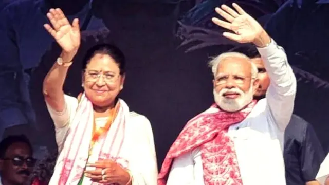 नरेंद्र मोदी के साथ क्वीन ओझा