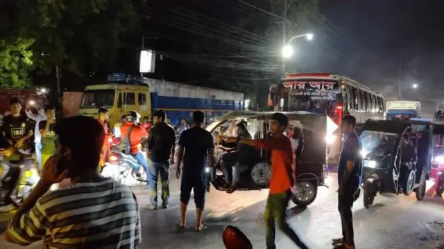 রাজশাহীতে সড়ক অবরোধ