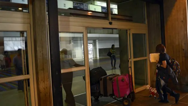 Viajeros en el aeropuerto.