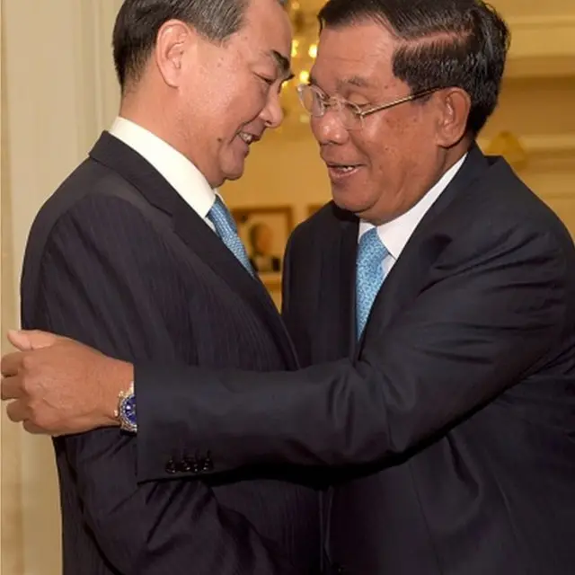 Hun Sen và Vương Nghị