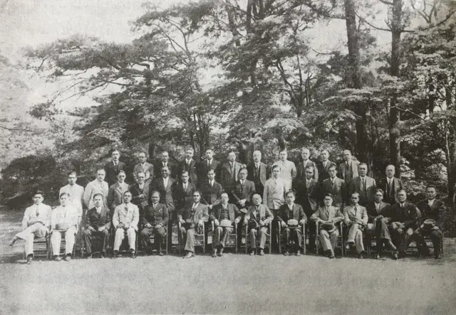 ตามรอยอาทิตย์อุทัยฯ / ณัฐพล ใจจริง