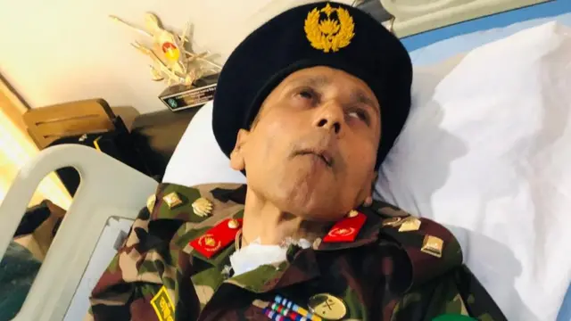 সাত বছরের বেশি সময় ধরে কোমায় থাকার পর অবসরের আগে ১২ই অক্টোবর পদোন্নতি দেয়া হয় দেওয়ান মোহাম্মদ তাছাওয়ারকে
