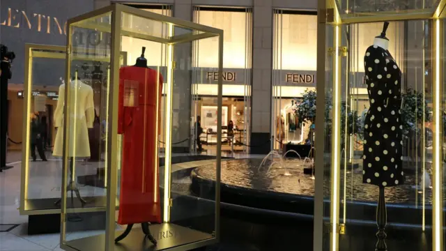 奥黛丽·赫本的礼服、包袋、耳环