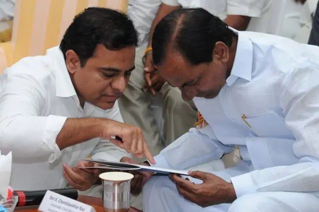 కేసీఆర్తో కేటీఆర్