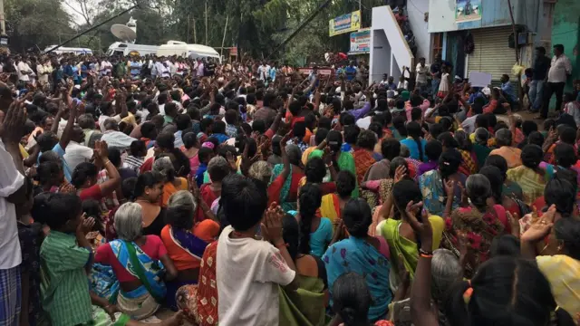 வெறிச்சோடிய அலங்காநல்லூர் வாடிவாசல்