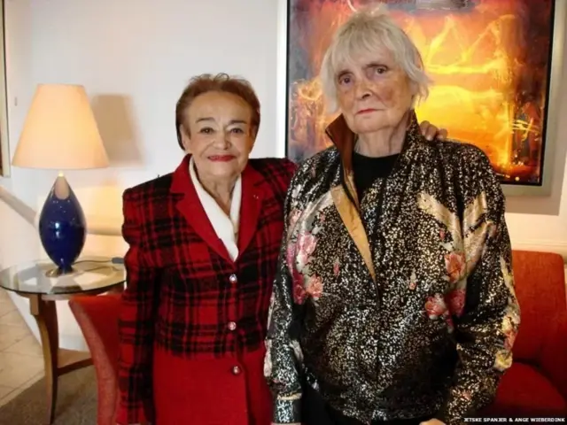 2008 मध्ये हेलेन आणि लॉन