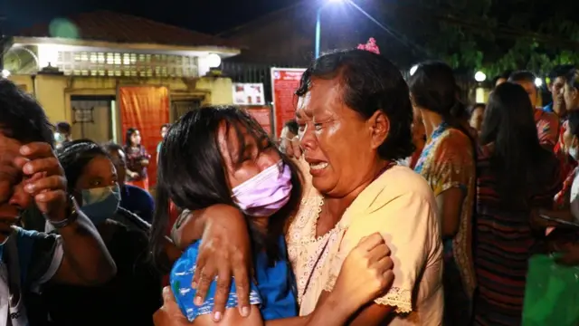 အောက်တိုဘာ ၁၈ ရက် အင်းစိန်အကျဥ်းထောင်က ပြန်လွတ်လာတဲ့ အမျိုးသမီးငယ်တစ်ဦး