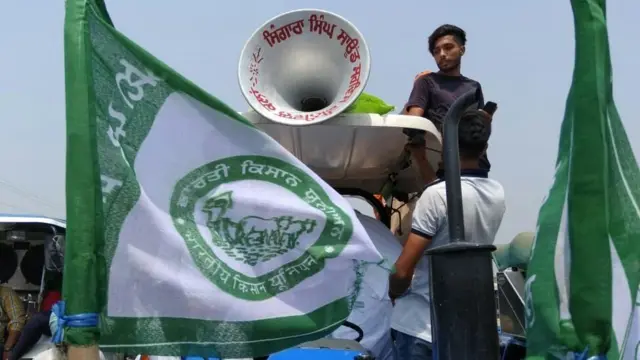 ਬਰਨਾਲੇ ਦੇ ਪਿੰਡ ਛੀਨੀਵਾਲ ਕਲਾਂ ਵਿੱਚ ਪ੍ਰਦਰਸ਼ਨ ਕਰਦੇ ਕਿਸਾਨ