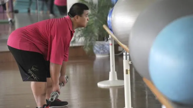 કસરત કરતો યુવક