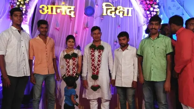 विवाहाप्रसगीचं छायाचित्रं.