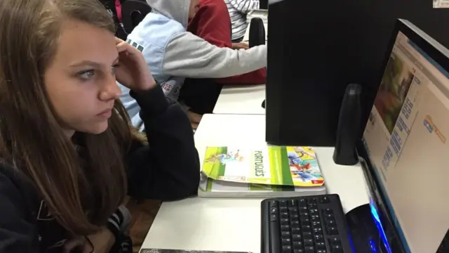 Menina na internet