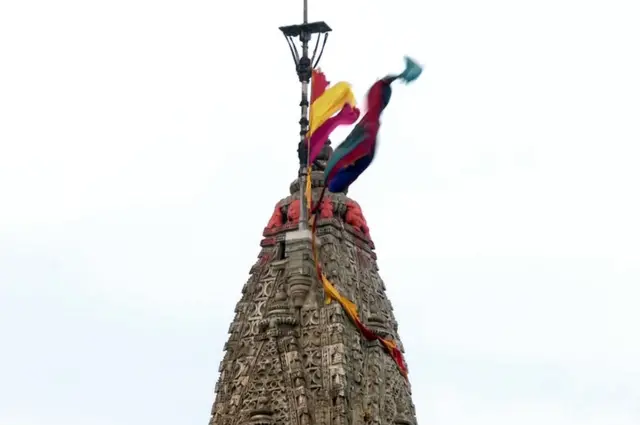 દ્વારકામાં ઝડપી પવન સાથે ધોધમાર વરસાદ ચાલુ છે