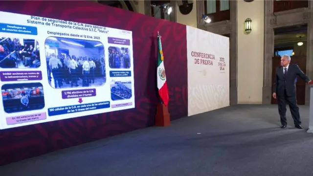 AMLO hablando sobre el plan de despliegue de la Guardia Nacional en el metro de CDMX.
