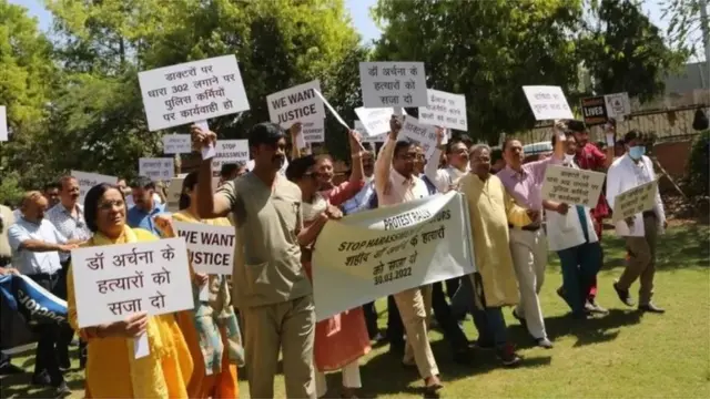 ਵਿਰੋਧ ਪ੍ਰਦਰਸ਼ਨ ਕਰਦੇ ਹੋਏ ਡਾਕਟਰ