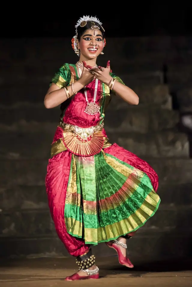 தஞ்சை பெரிய கோயிலில் நாட்டியம் - தமிழ் பரிவேல்