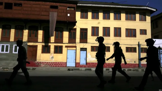کشمیر میں انڈین فوج