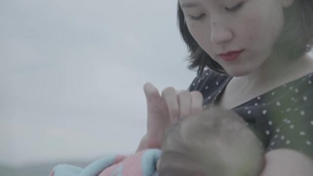 Порно видео 365 девушка кормить грудью щенка