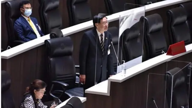 นายไพบูลย์ นิติตะวัน อ้างถึง พล.อ. ประวิตร วงษ์สุวรรณ รองนายกรัฐมนตรี และหัวหน้า พปชร. ว่ามีความเป็นห่วงเรื่องการใส่ความนายกฯ จึงให้ ส.ส. ของพรรคคอยดูแลนายกฯ