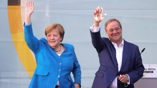 A chanceler alemã, Angela Merkel e o principal candidato da CDU (União Democrata Cristã), Armin Laschet