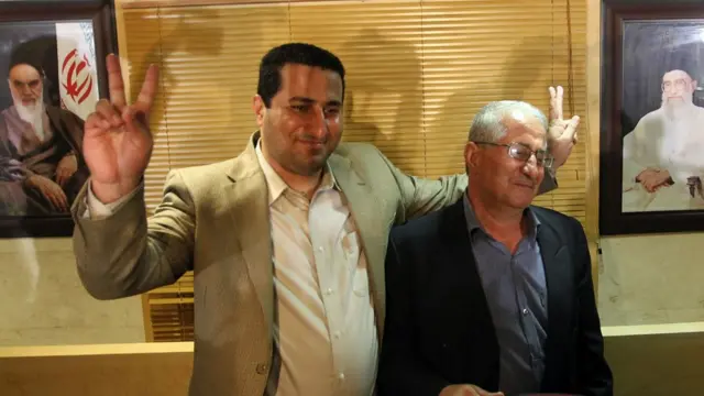 Shahram Amiri (izq.) con su padre Asgar