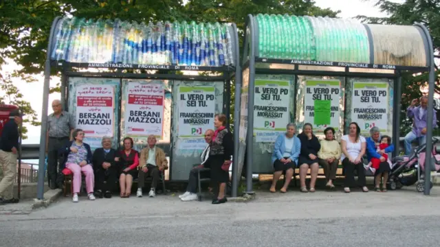 „Otpadne" plastične čaše se pretvaraju u krovove autobuskih stajališta u Italiji