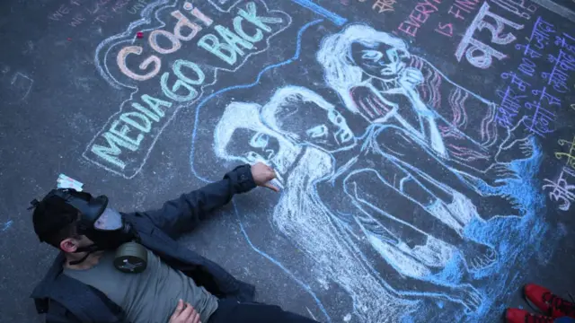 जगह- जंतर मंतर: सड़क पर मीडिया के ख़िलाफ़ भी गुस्सा देखने को मिला