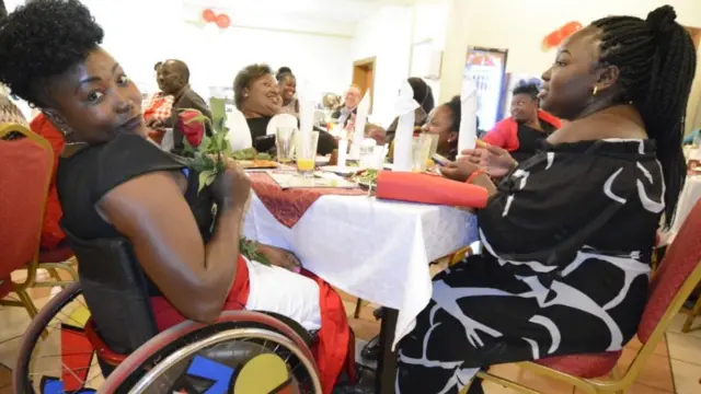 Kila mwaka tarehe 14 Mwezi Februariwatu kote duniani wanasherehekea siku ya wapendanao waandalizi wa hafla hii walilenga kuweka tabasabu nyusoni mwa watu wenye ulemavu msimu huu wa mahaba