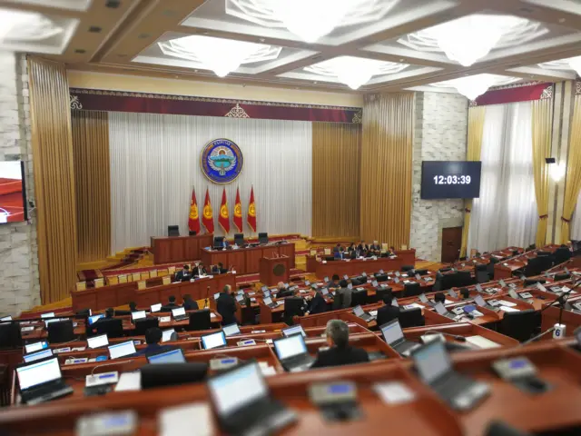 Учурунда бул мыйзам кызуу талкуу жараткан