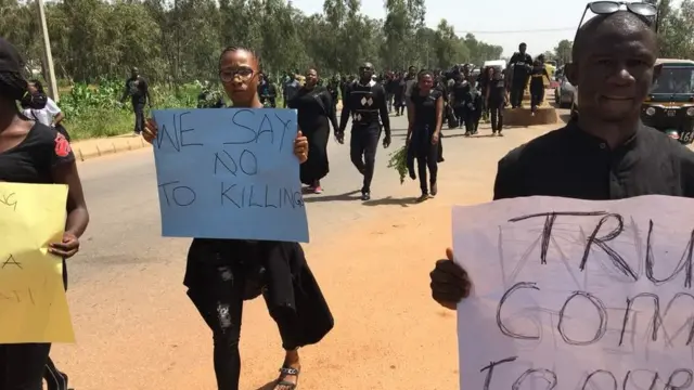 Masu zanga-zangar sun fito