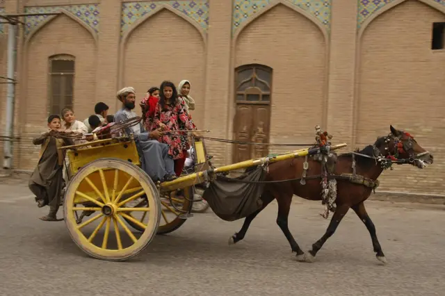 Upotreba dvokolica kao prevoznog sredstva još uvek još uvek opstaje Heratu