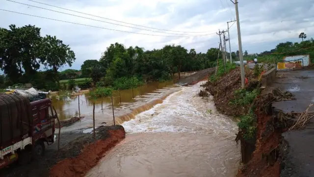 నివర్ తుపాను