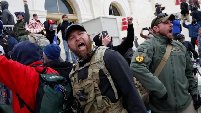 Manifestantes pró-Trumpdepositar bet365 pixfrente ao Capitólio