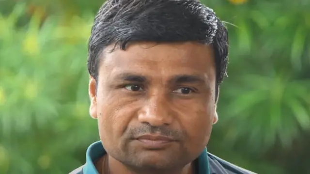 જિતેન્દ્ર ડોડિયા: "અત્યારે તમે જોશો તો ગામમાં લગભગ સાઠેક ટકા ઘરે ચેસ બોર્ડ છે. બાળકો મોટા સાથે કે એના કાકા સાથે કે જે અગાઉ ભણી ગયા હોય એમની સાથે ચેસ રમે છે. આમ બાળકો મોબાઇલથી ધીમે ધીમે દૂર થયા છે."