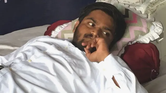 ઉપવાસ પર બેઠેલાં હાર્દિક પટેલની તસવીર