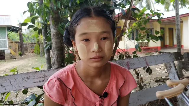 မိသားစု ရပ်တည်ရေးအတွက် အသက်မွေးပညာသစ်သင်နေတဲ့ မိုးမိုးနွယ်