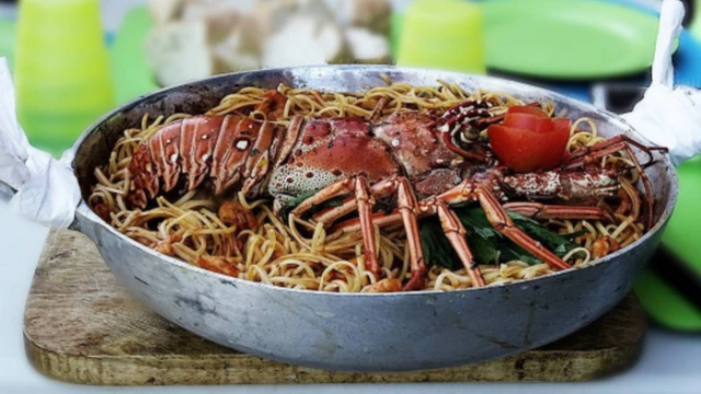 Langosta con pasta