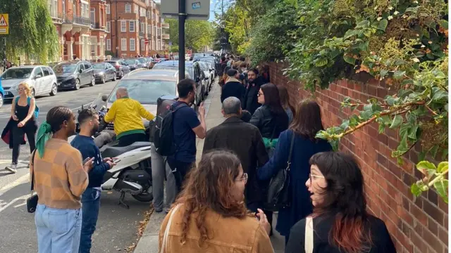 Brasileiros enfrentaram longas filas para votar em Londres