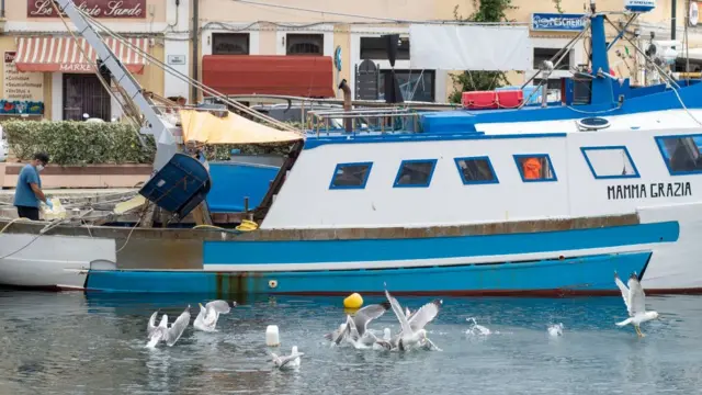 adada demirli bir tekne