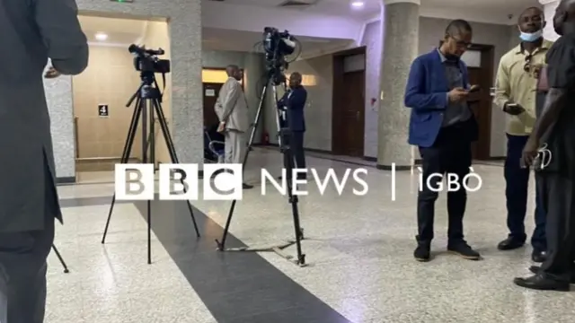 Ndị ntaakụkọ bịara ụlọikpe