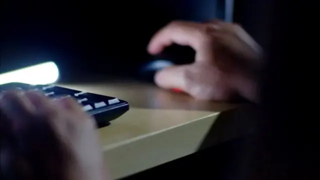 imagen del documental "The Cleaners"